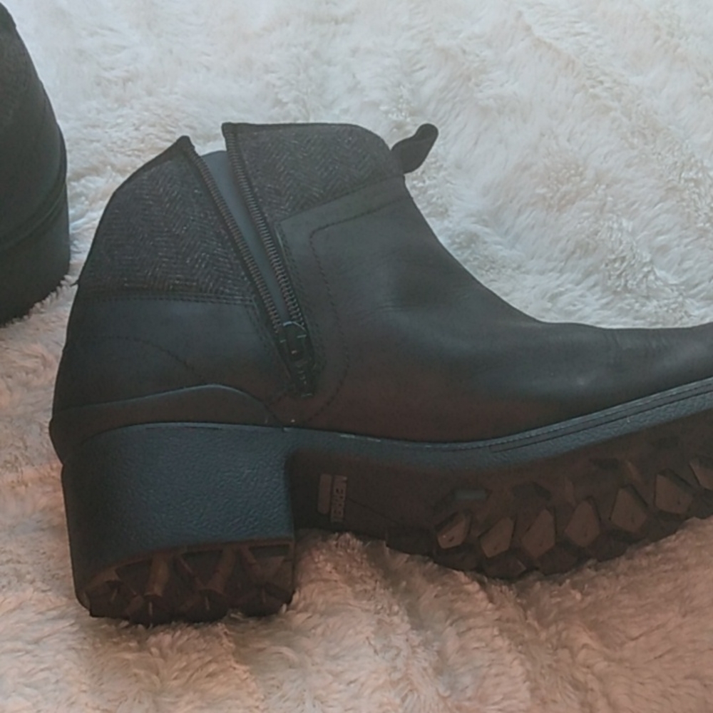 Merrell booties - Picture 2 of 3